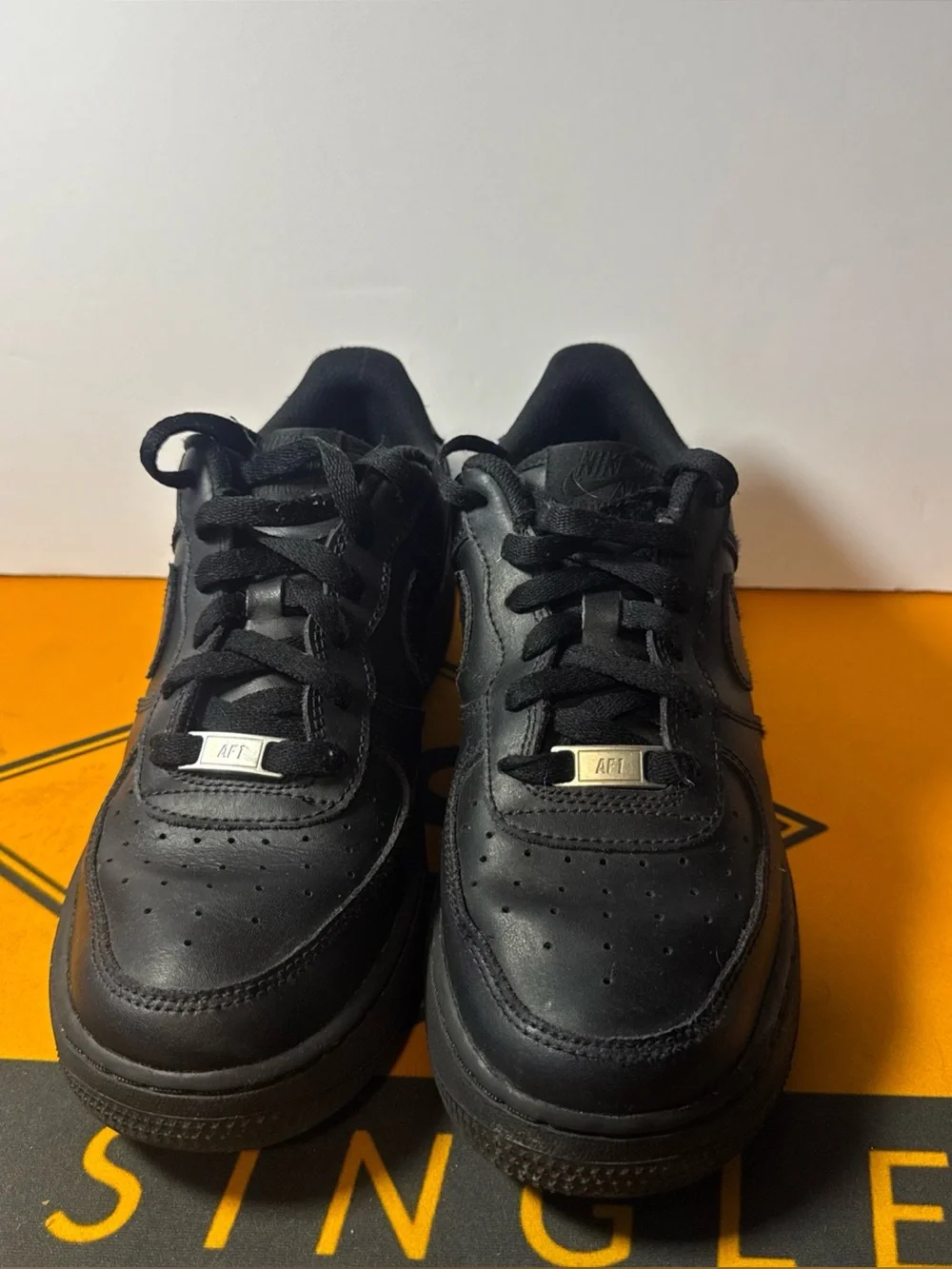 Nike Air Force 1 Low Top Black Leather Lace-Up Sneaker Kids 7Y FV5951-001